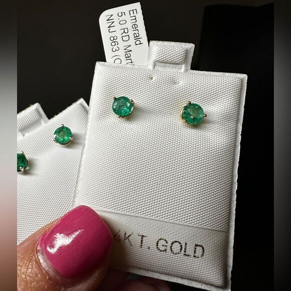 NWT 1.14ctw Emerald stud earrings in 14k yellow gold!! - Picture 6 of 9
